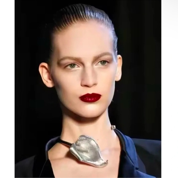 Anthropologie Horseshoe Lotus Silver Bangle Flower Necklace - Picture 11 of 12